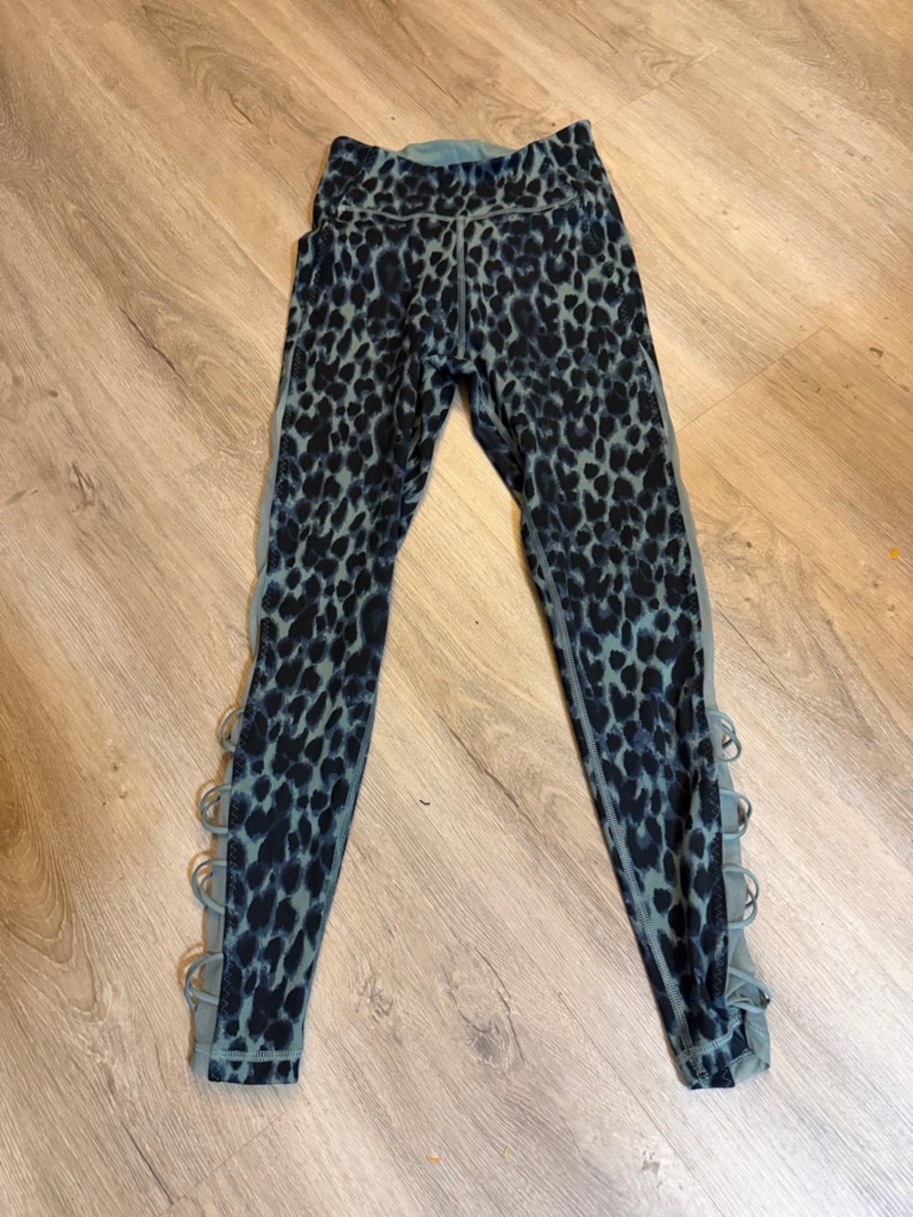 Victoria’s Secret Leopard Lace Up Leggings Size S
